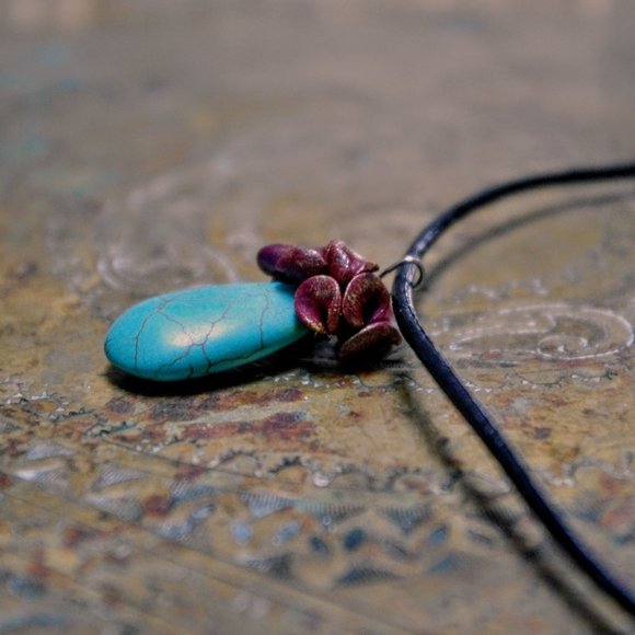 Teal Howlite Pendant Necklace with Sculpted Clay Flower Details - Picture 1 of 8
